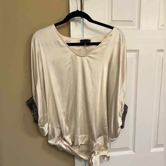 Hale Bob M Silk & beaded off white holidays blouse. Worn 1 time, Good condition - Picture 7 of 7